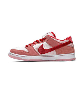 Nike Dunk Low Strange Love