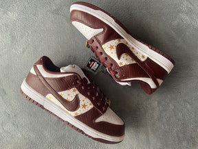 Supreme X Nike SB Dunk Low Brown Stars